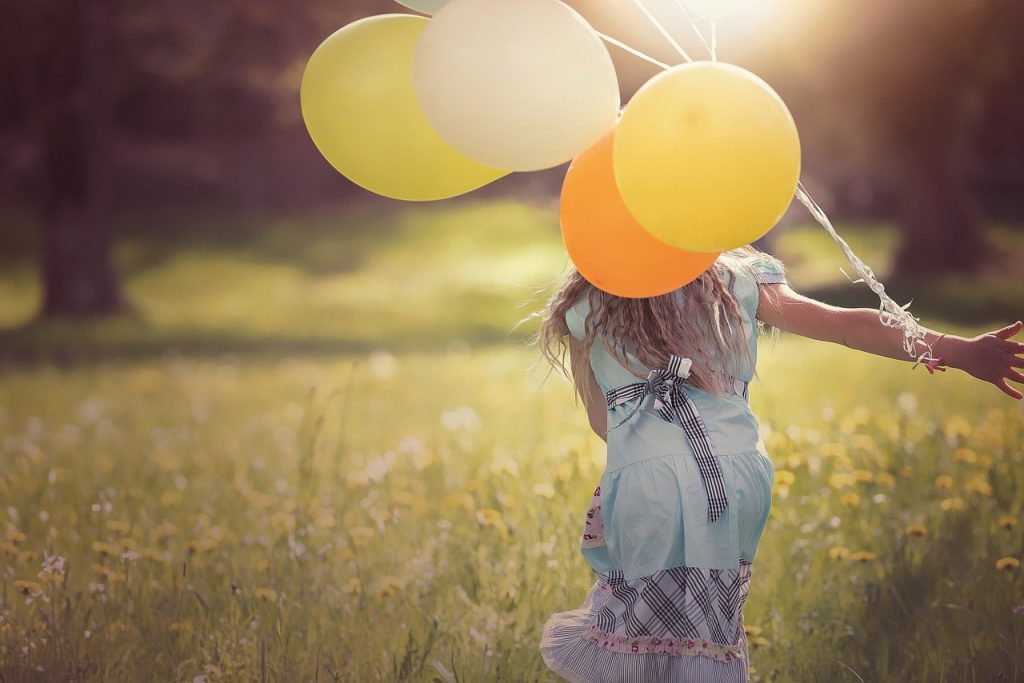 girl, balloons, child-1357485.jpg